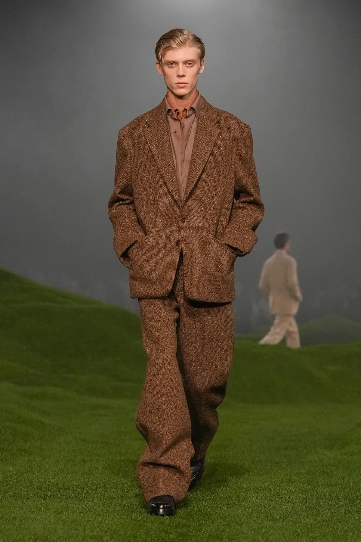 La collection ZEGNA Automne 2025 redéfinit les classiques de la mode masculine avec une touche de modernité