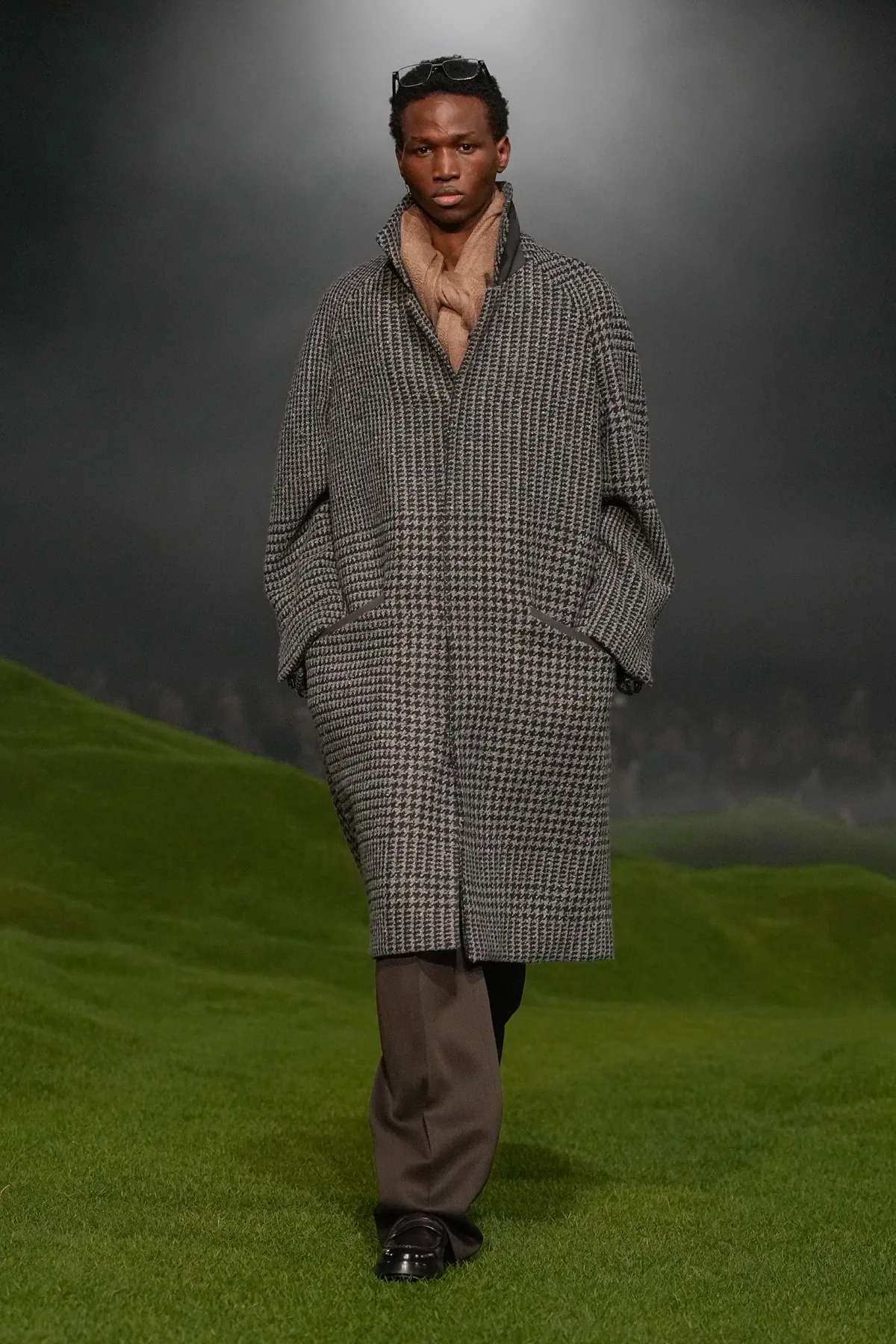 La collection ZEGNA Automne 2025 redéfinit les classiques de la mode masculine avec une touche de modernité