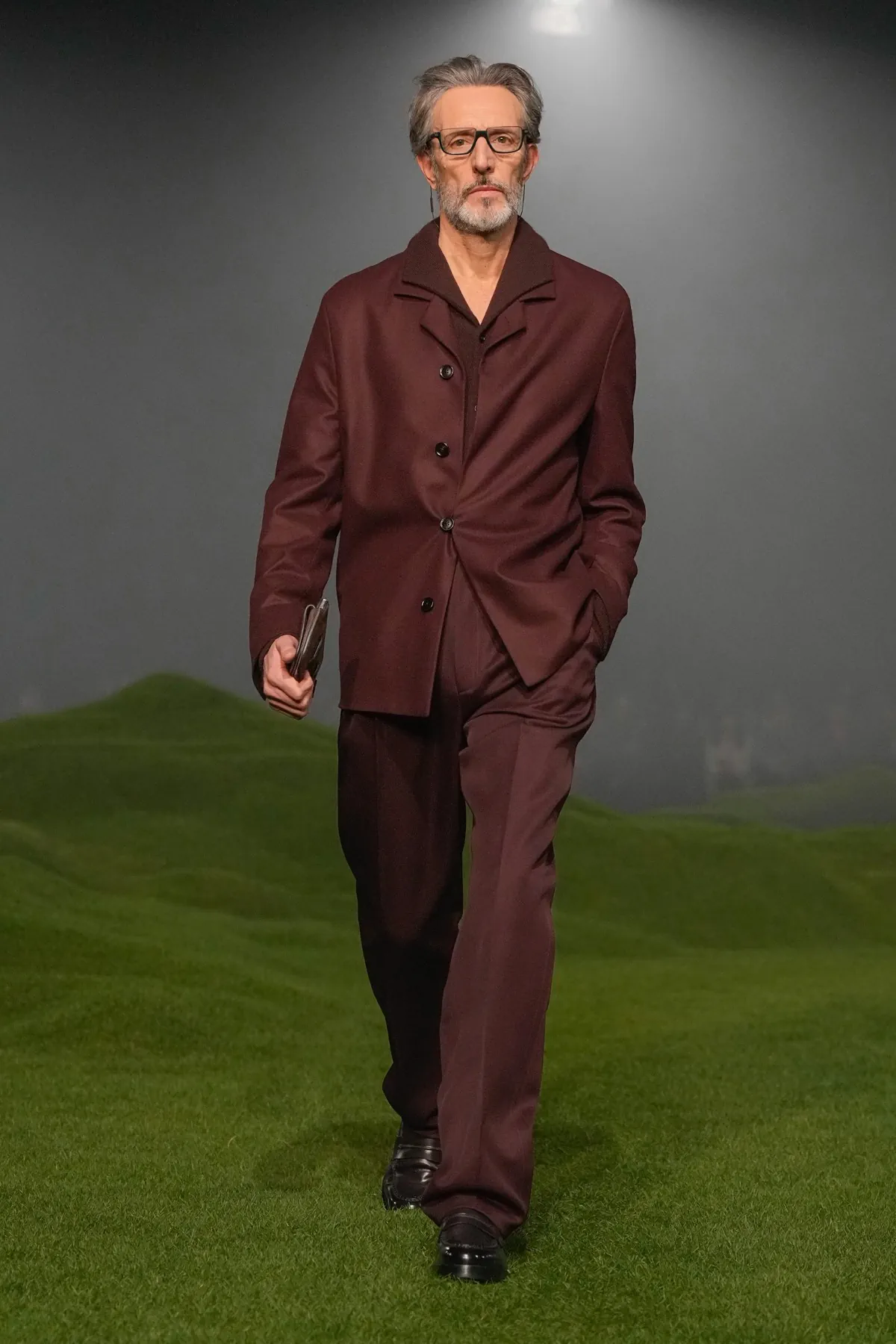 La collection ZEGNA Automne 2025 redéfinit les classiques de la mode masculine avec une touche de modernité