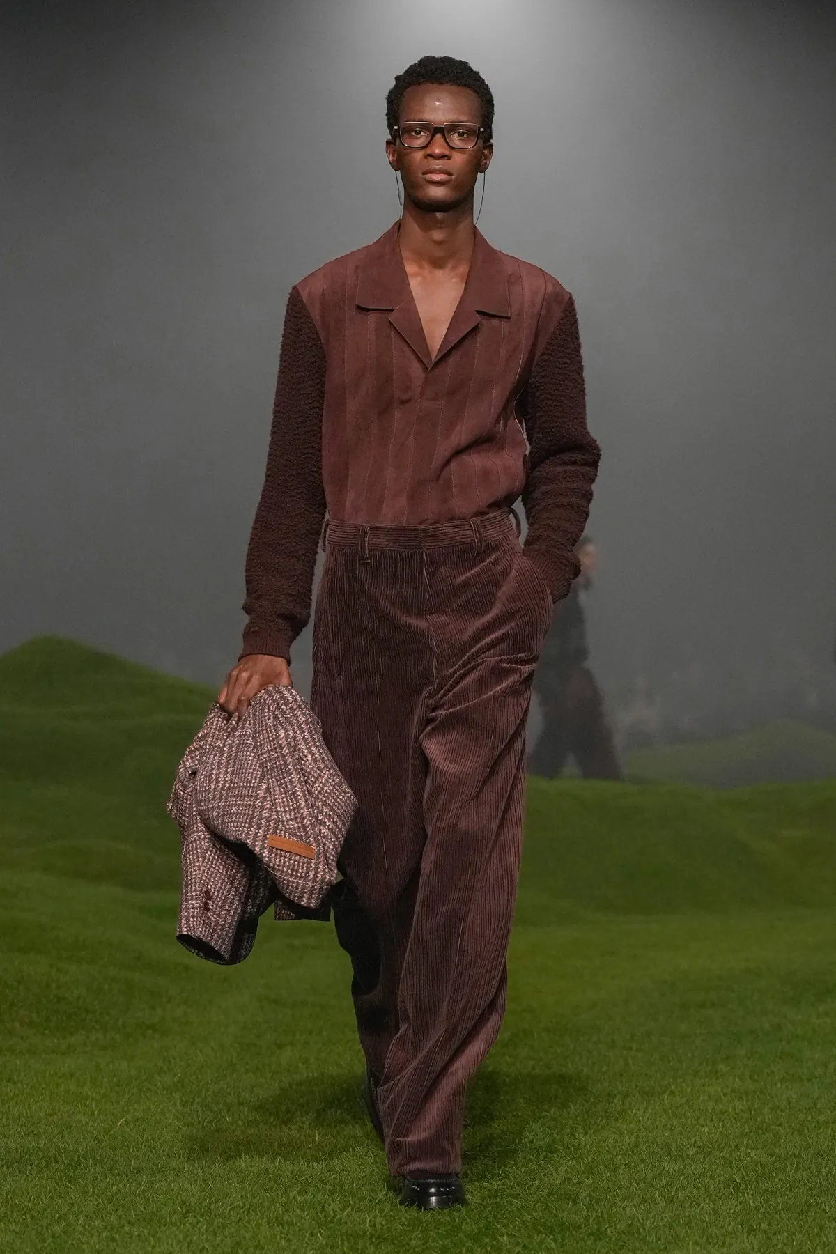 La collection ZEGNA Automne 2025 redéfinit les classiques de la mode masculine avec une touche de modernité