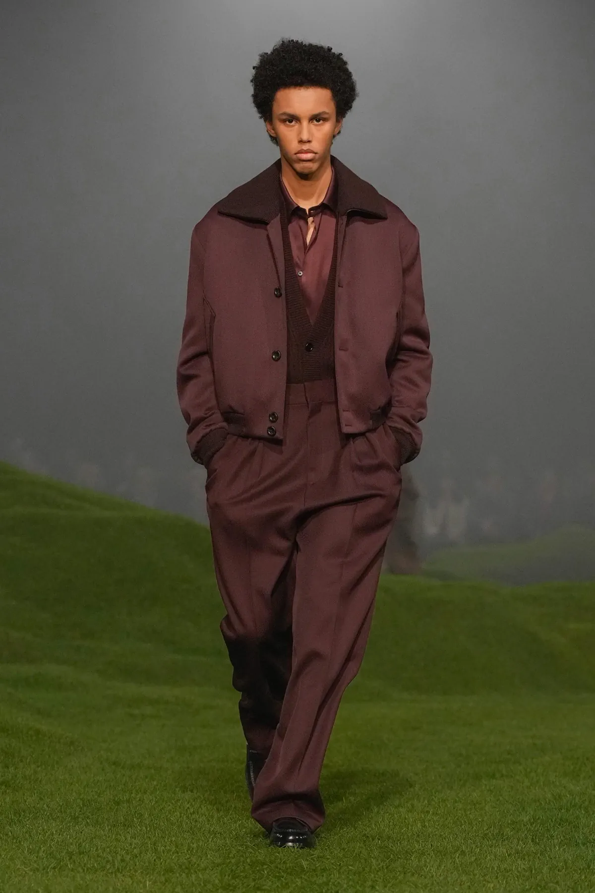 La collection ZEGNA Automne 2025 redéfinit les classiques de la mode masculine avec une touche de modernité