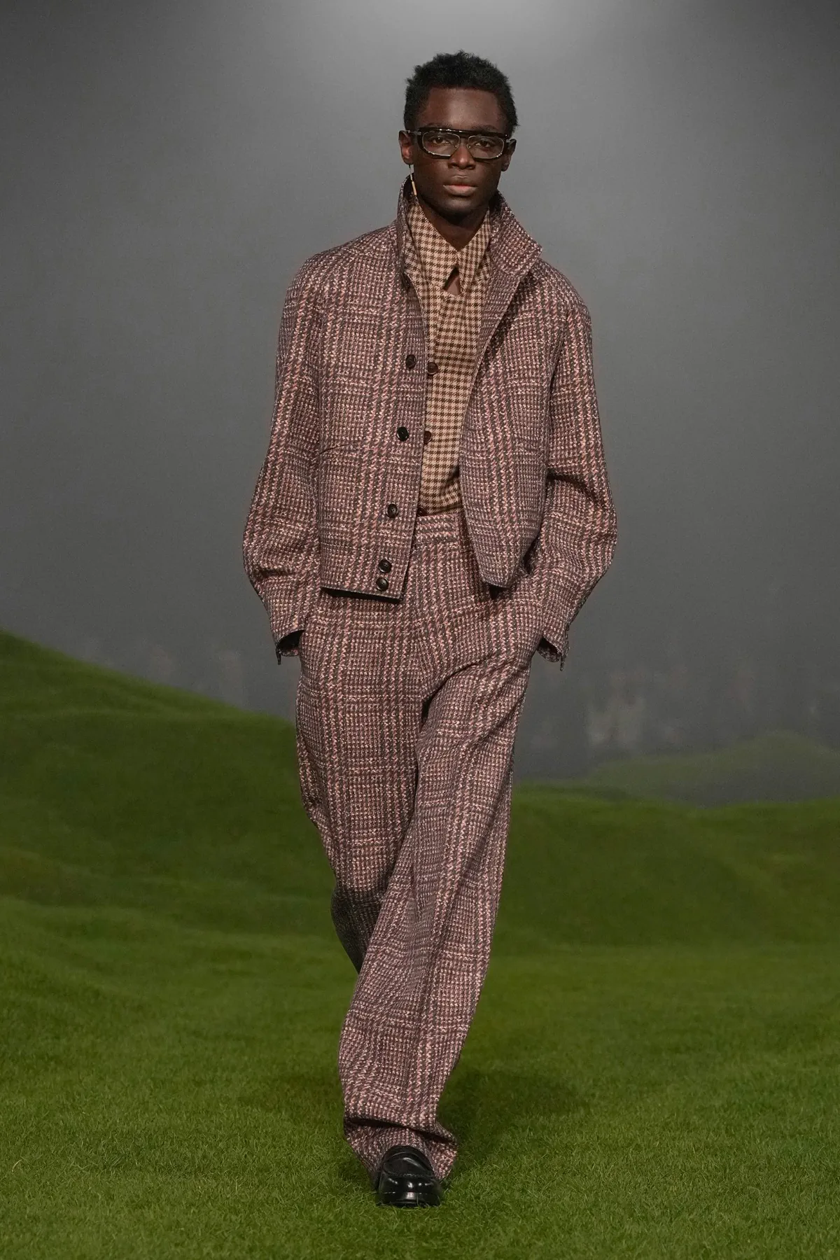 La collection ZEGNA Automne 2025 redéfinit les classiques de la mode masculine avec une touche de modernité