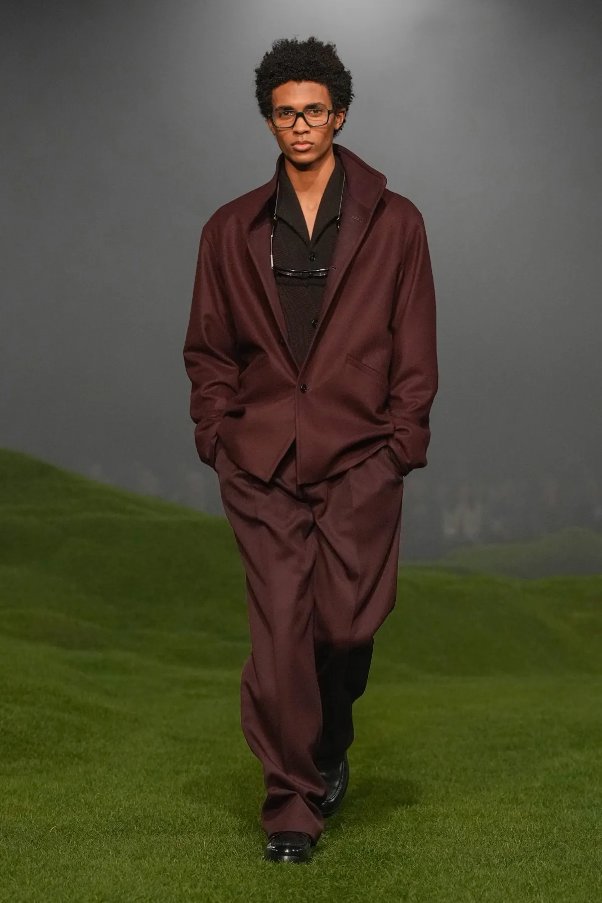 La collection ZEGNA Automne 2025 redéfinit les classiques de la mode masculine avec une touche de modernité