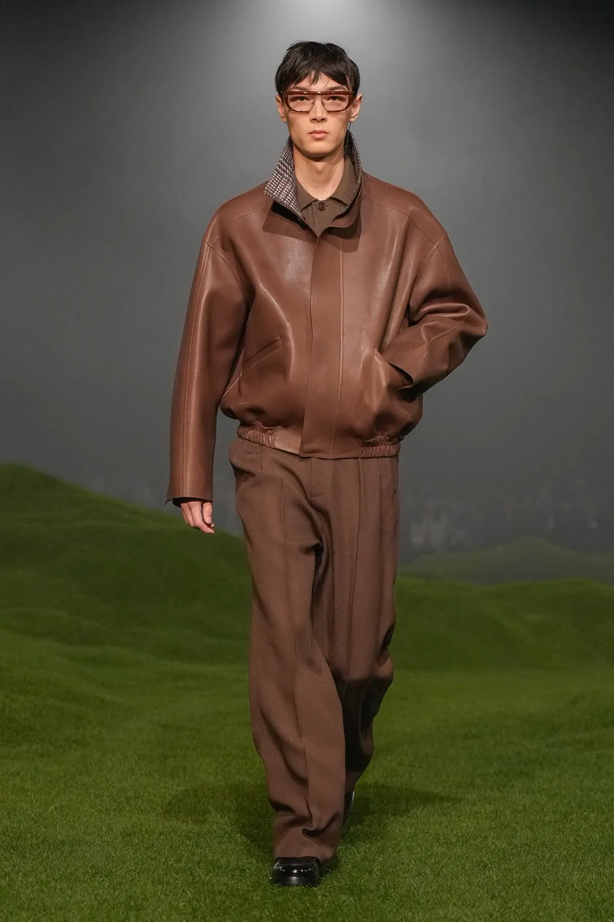 La collection ZEGNA Automne 2025 redéfinit les classiques de la mode masculine avec une touche de modernité