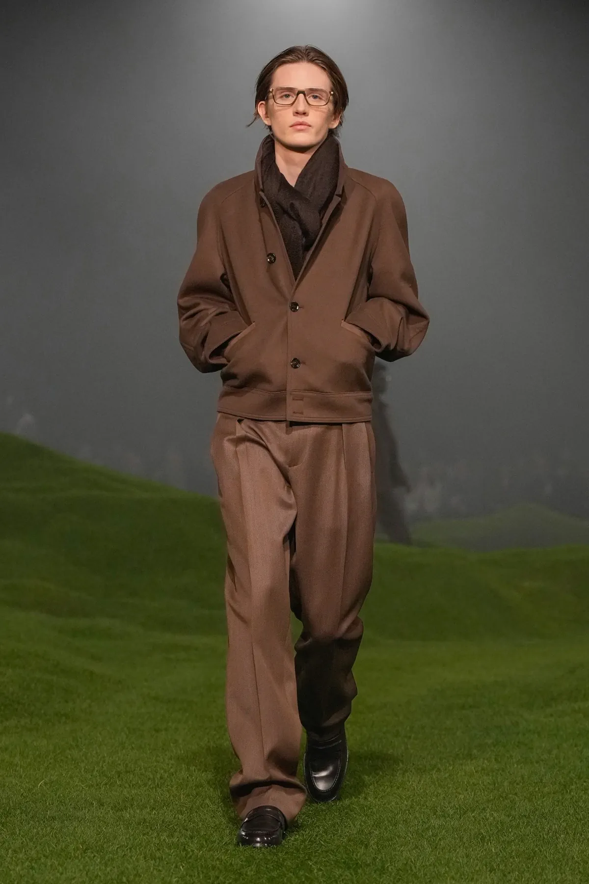 La collection ZEGNA Automne 2025 redéfinit les classiques de la mode masculine avec une touche de modernité