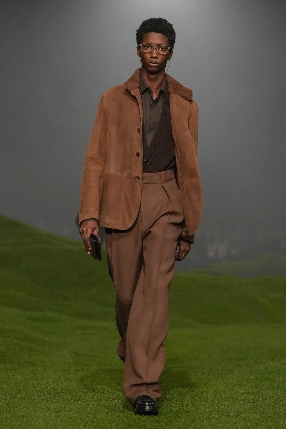 La collection ZEGNA Automne 2025 redéfinit les classiques de la mode masculine avec une touche de modernité