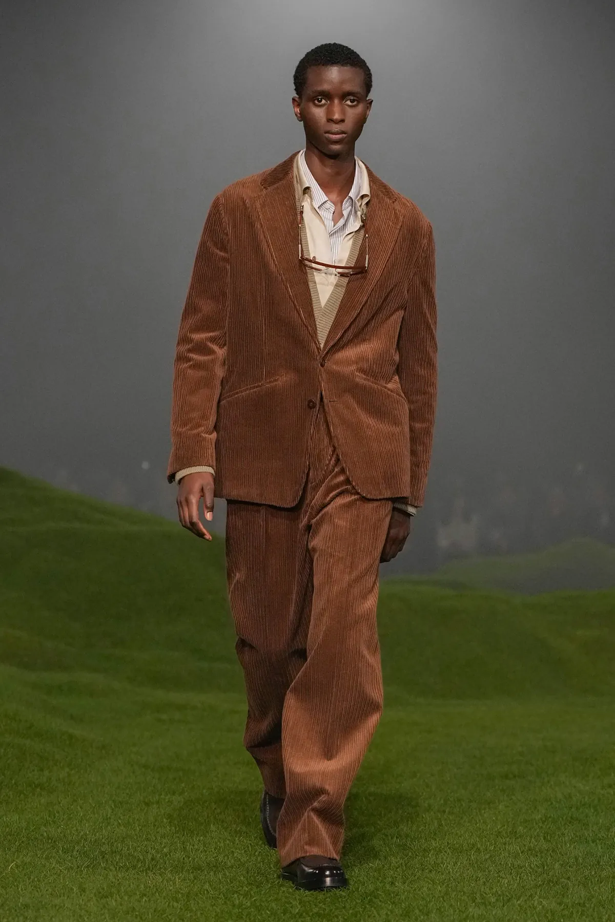 La collection ZEGNA Automne 2025 redéfinit les classiques de la mode masculine avec une touche de modernité
