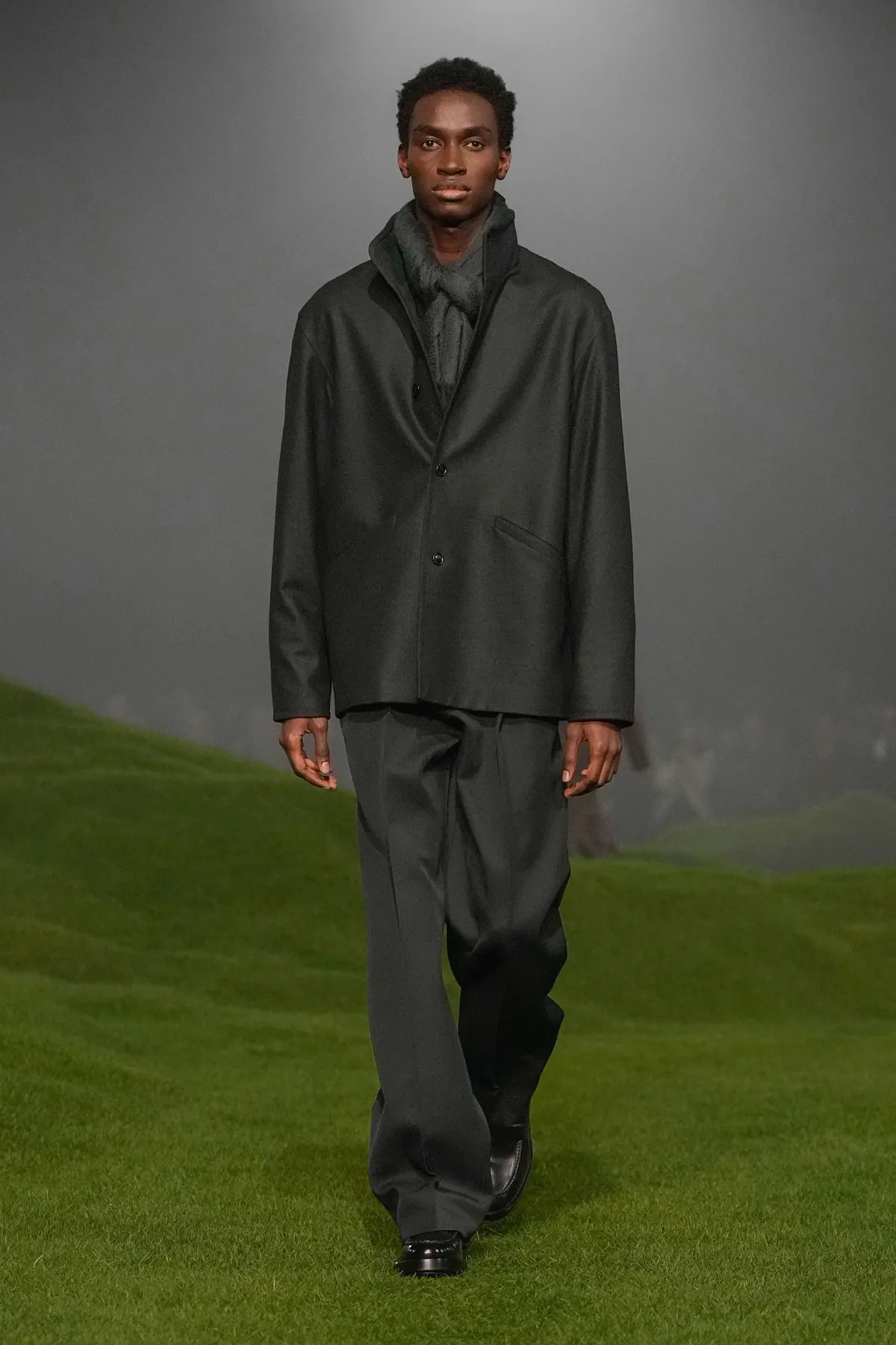La collection ZEGNA Automne 2025 redéfinit les classiques de la mode masculine avec une touche de modernité