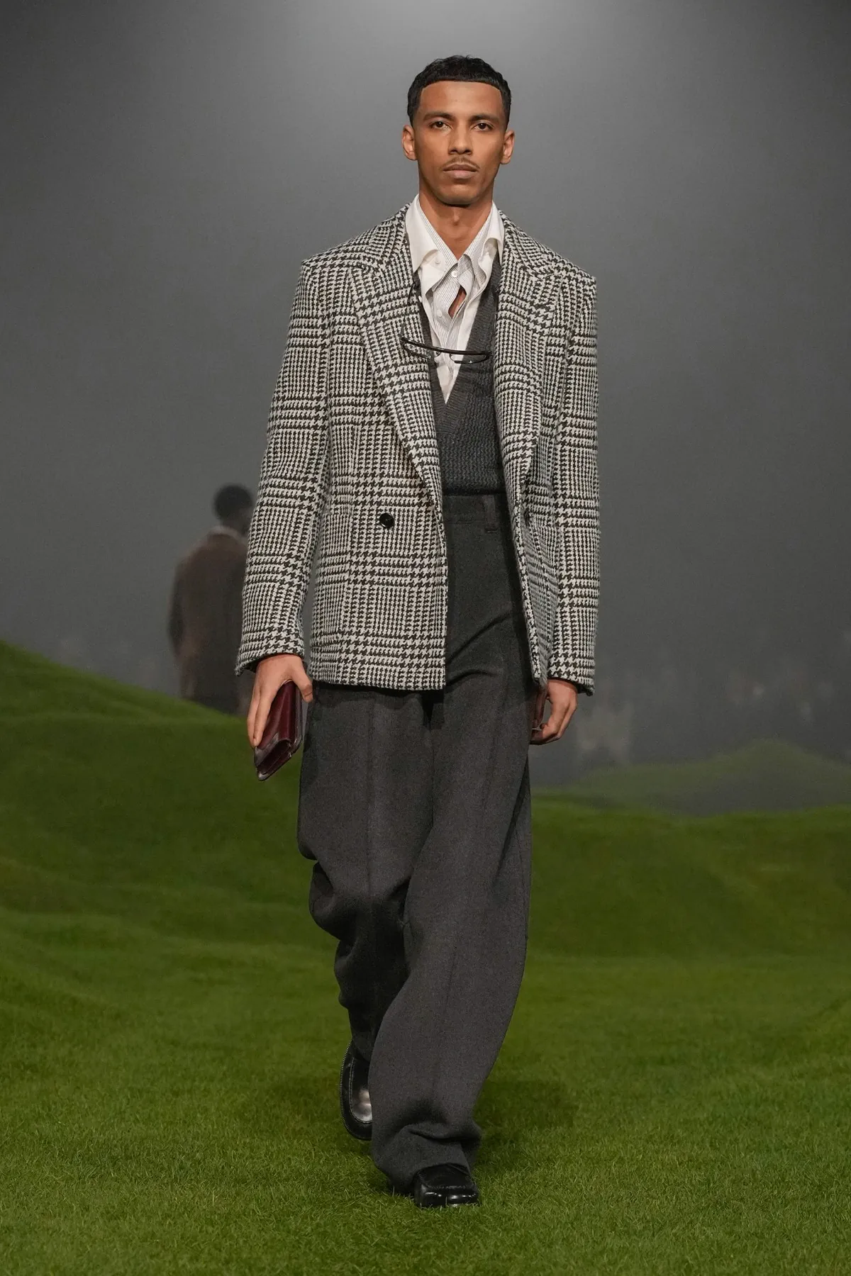 La collection ZEGNA Automne 2025 redéfinit les classiques de la mode masculine avec une touche de modernité