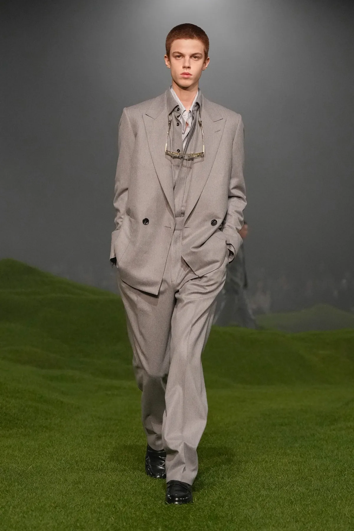 La collection ZEGNA Automne 2025 redéfinit les classiques de la mode masculine avec une touche de modernité