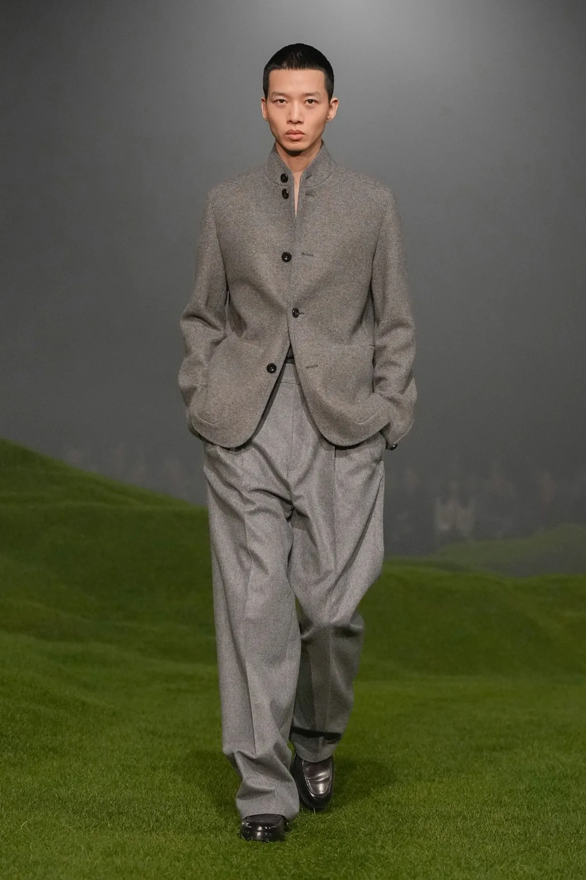 La collection ZEGNA Automne 2025 redéfinit les classiques de la mode masculine avec une touche de modernité