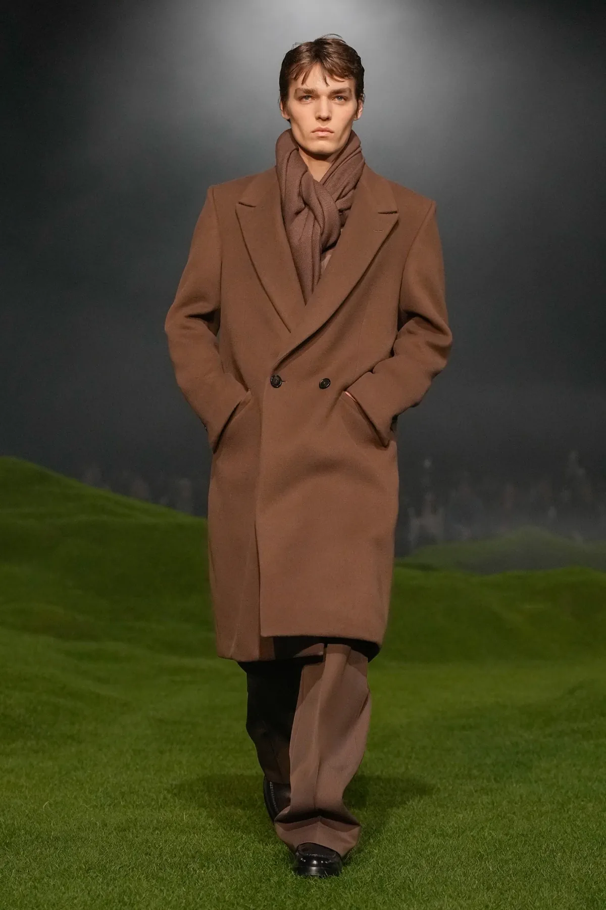 La collection ZEGNA Automne 2025 redéfinit les classiques de la mode masculine avec une touche de modernité