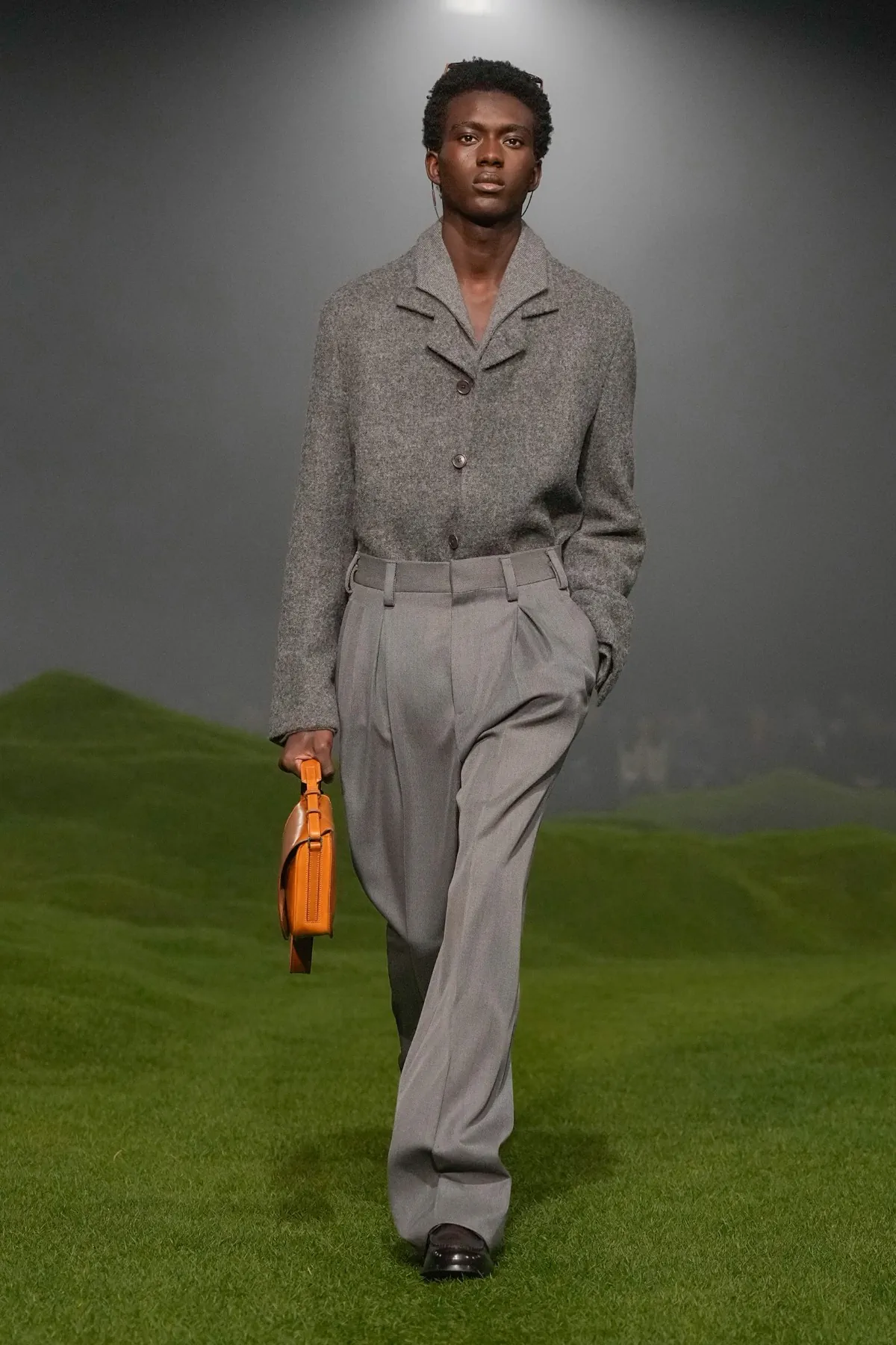 La collection ZEGNA Automne 2025 redéfinit les classiques de la mode masculine avec une touche de modernité