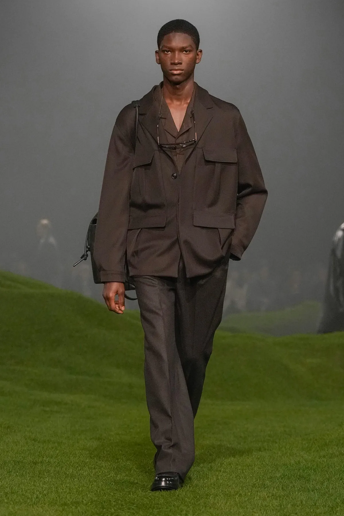 La collection ZEGNA Automne 2025 redéfinit les classiques de la mode masculine avec une touche de modernité
