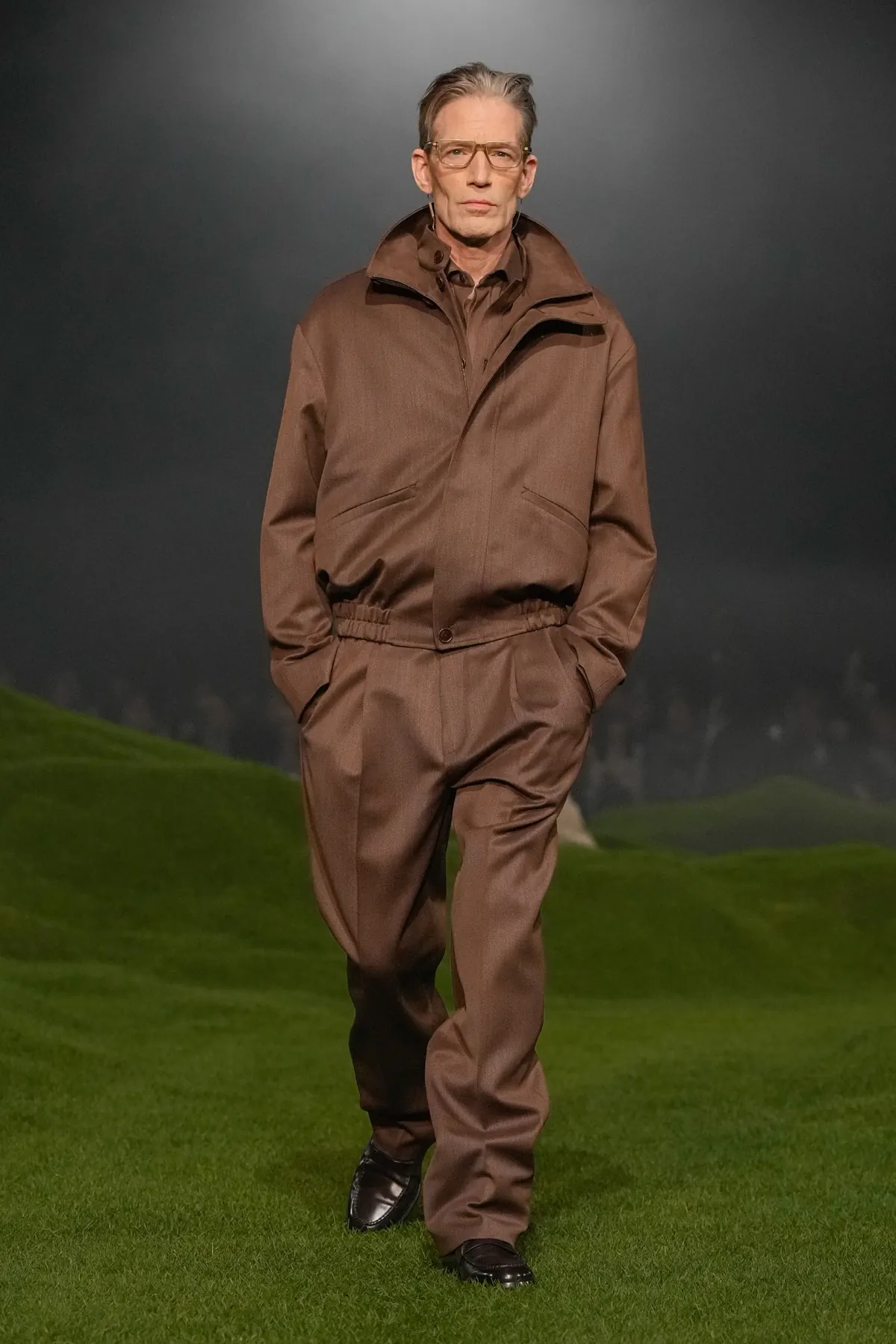 La collection ZEGNA Automne 2025 redéfinit les classiques de la mode masculine avec une touche de modernité
