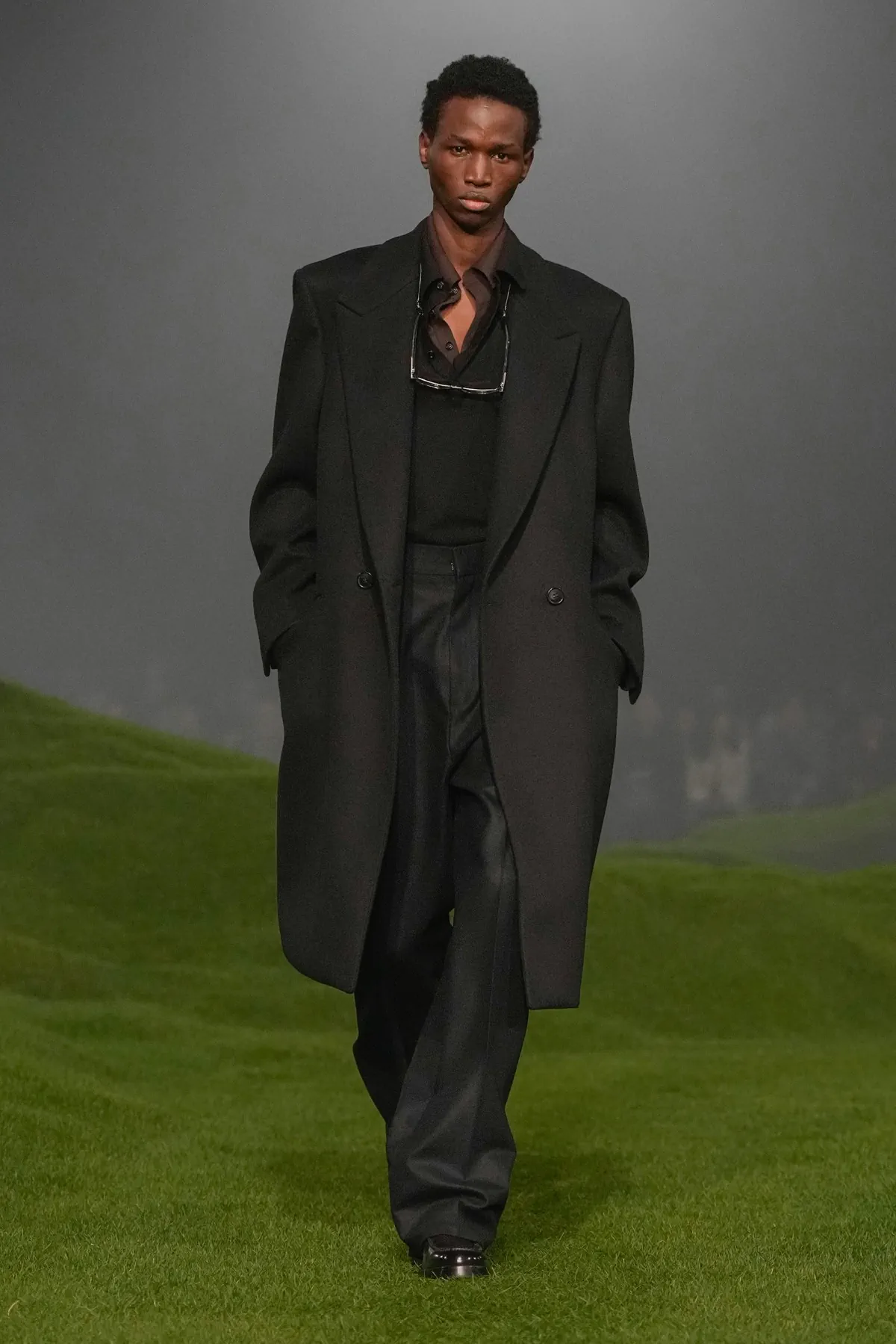 La collection ZEGNA Automne 2025 redéfinit les classiques de la mode masculine avec une touche de modernité