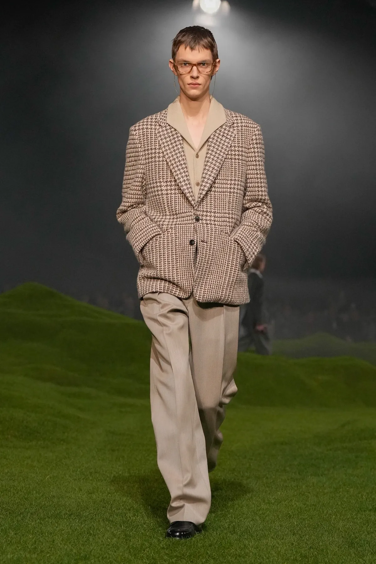 La collection ZEGNA Automne 2025 redéfinit les classiques de la mode masculine avec une touche de modernité