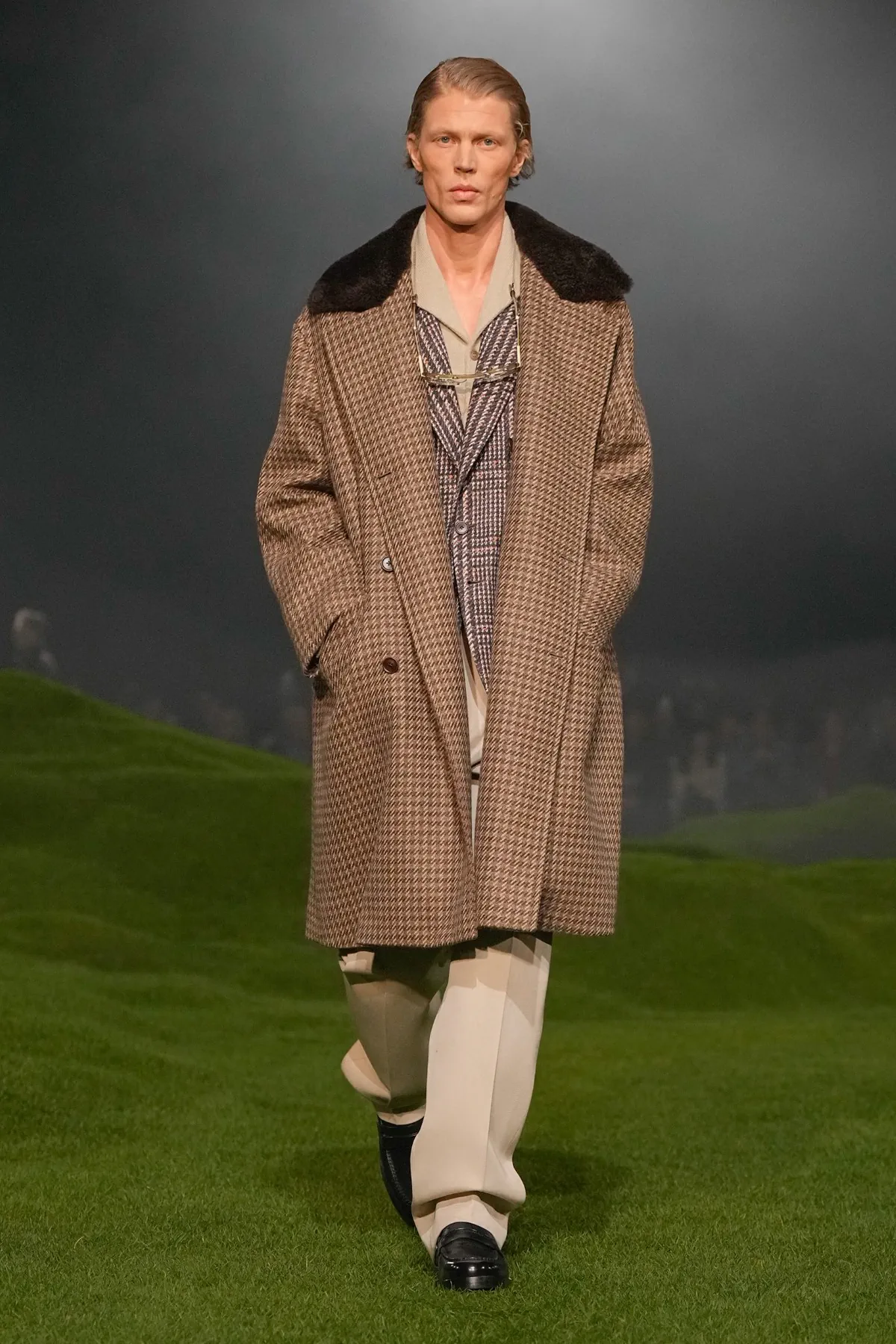 La collection ZEGNA Automne 2025 redéfinit les classiques de la mode masculine avec une touche de modernité