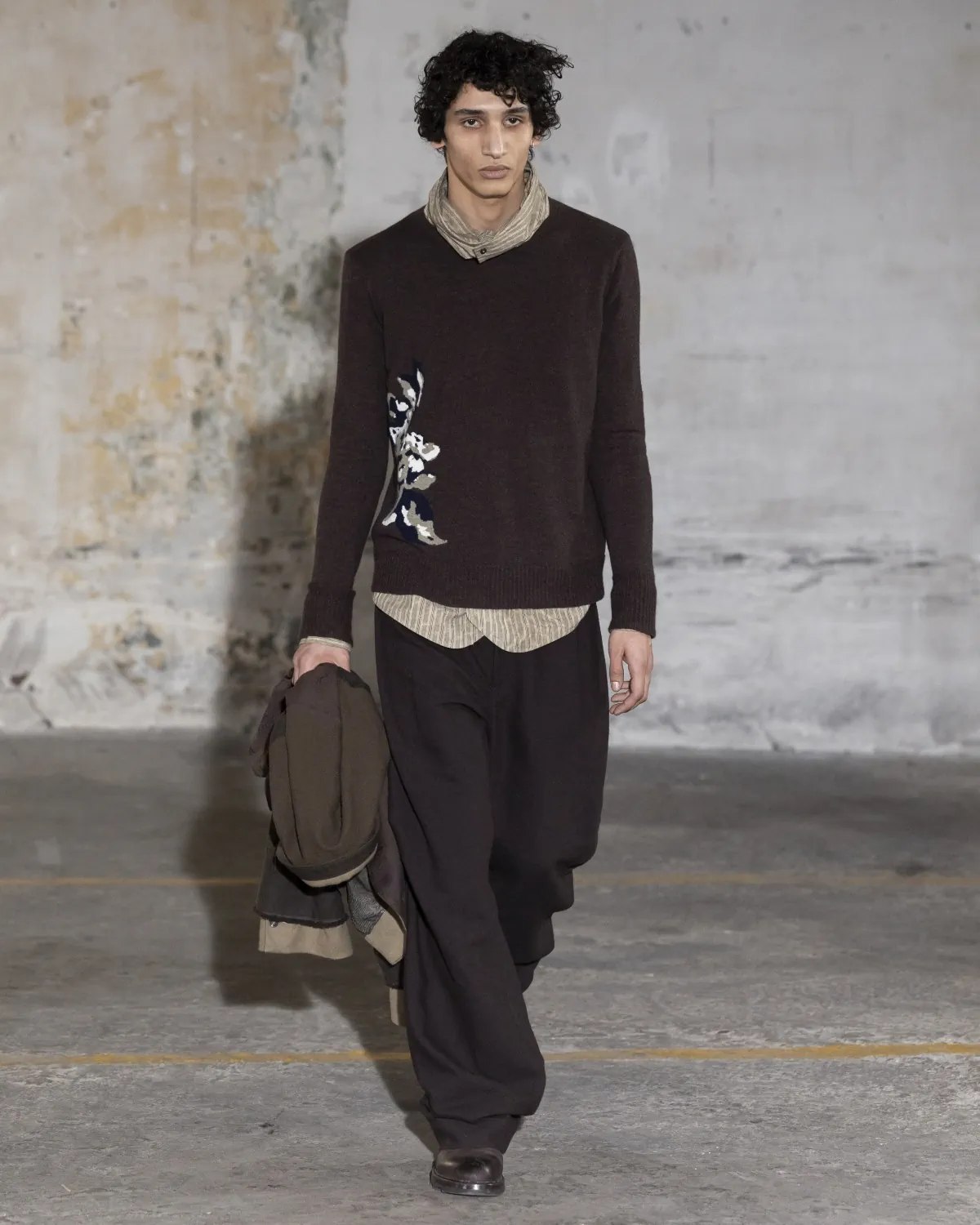 La collection automne 2025 de ZIGGY CHEN alterne réflexion tranquille et fluidité urbaine