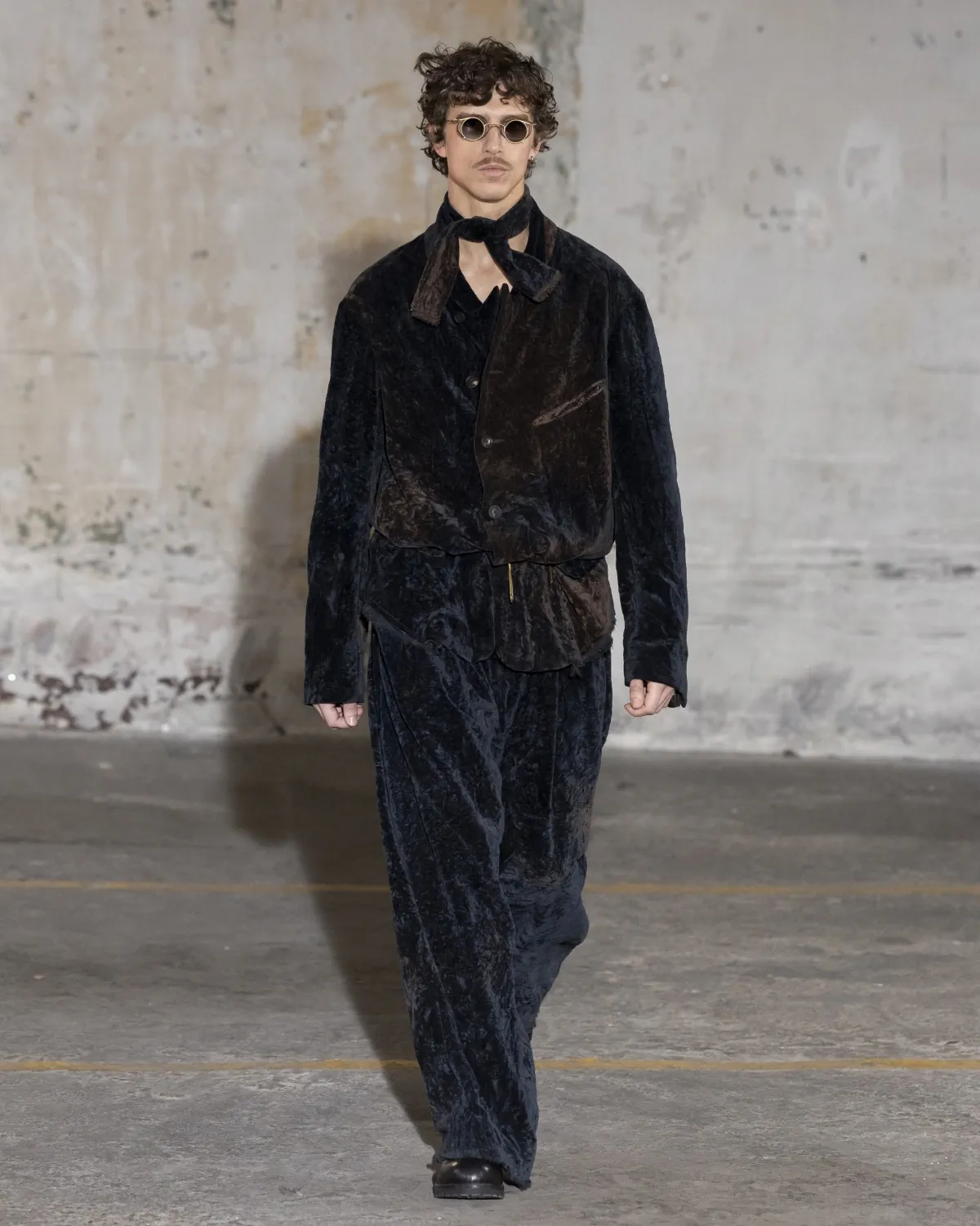 La collection automne 2025 de ZIGGY CHEN alterne réflexion tranquille et fluidité urbaine