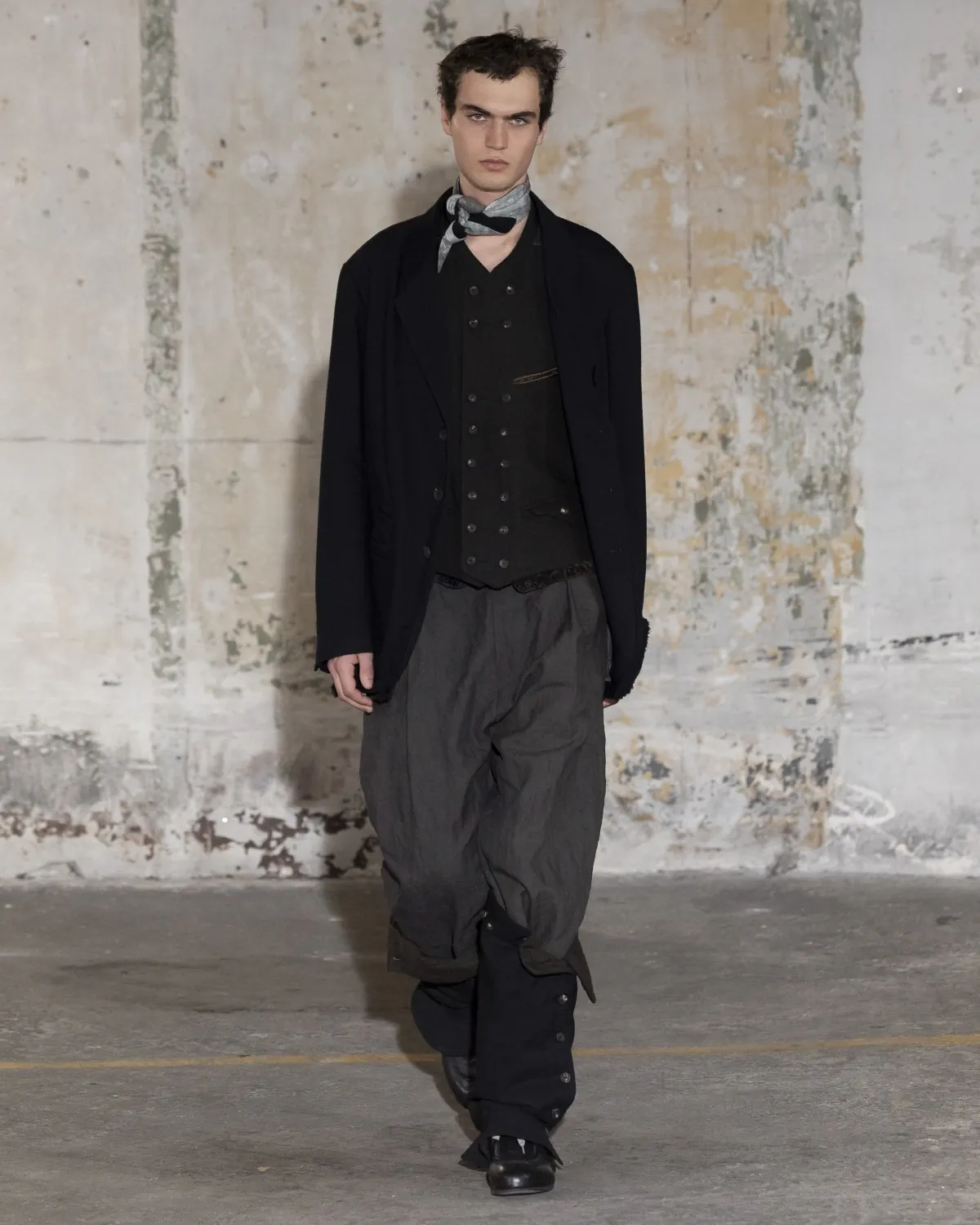 La collection automne 2025 de ZIGGY CHEN alterne réflexion tranquille et fluidité urbaine