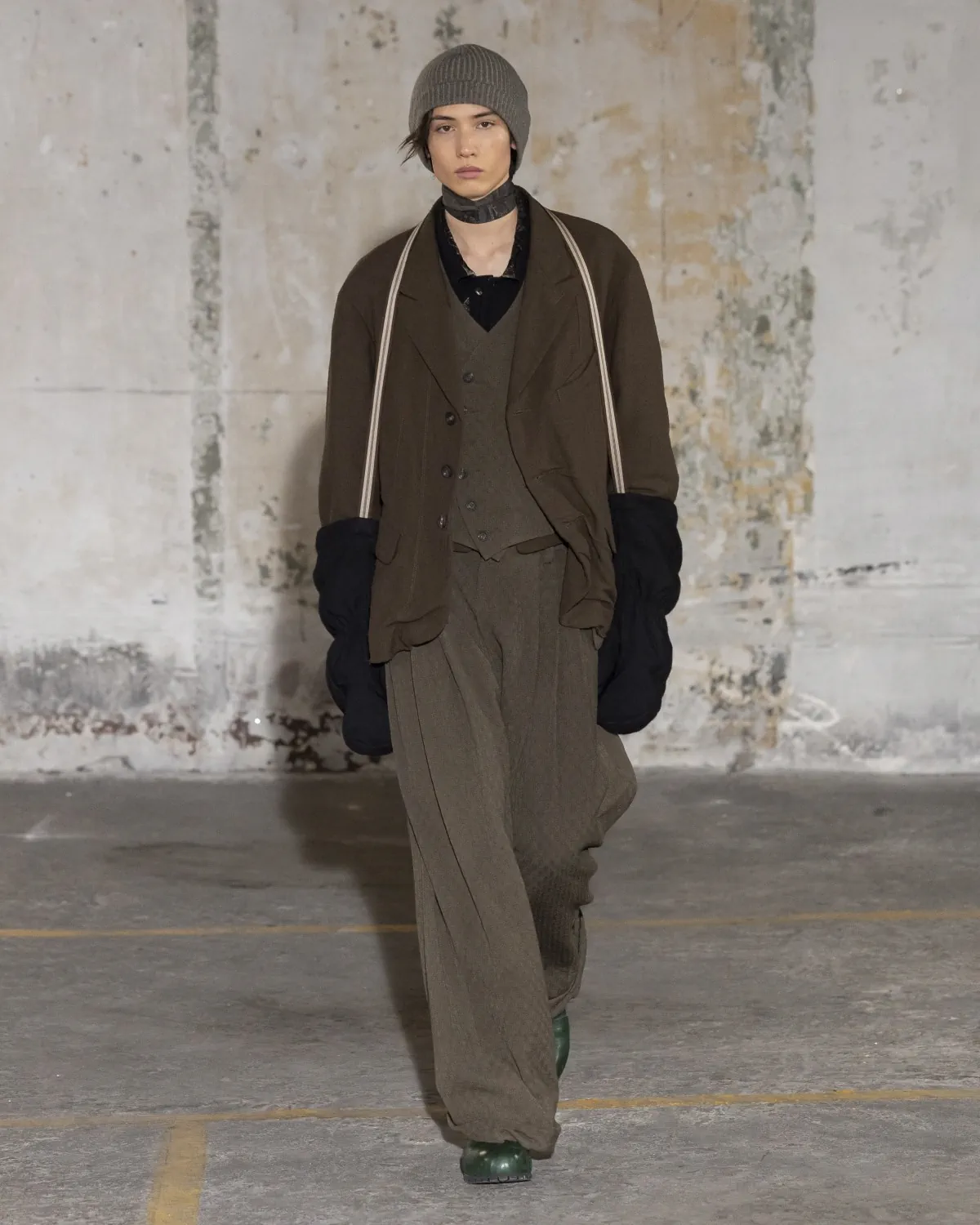 La collection automne 2025 de ZIGGY CHEN alterne réflexion tranquille et fluidité urbaine