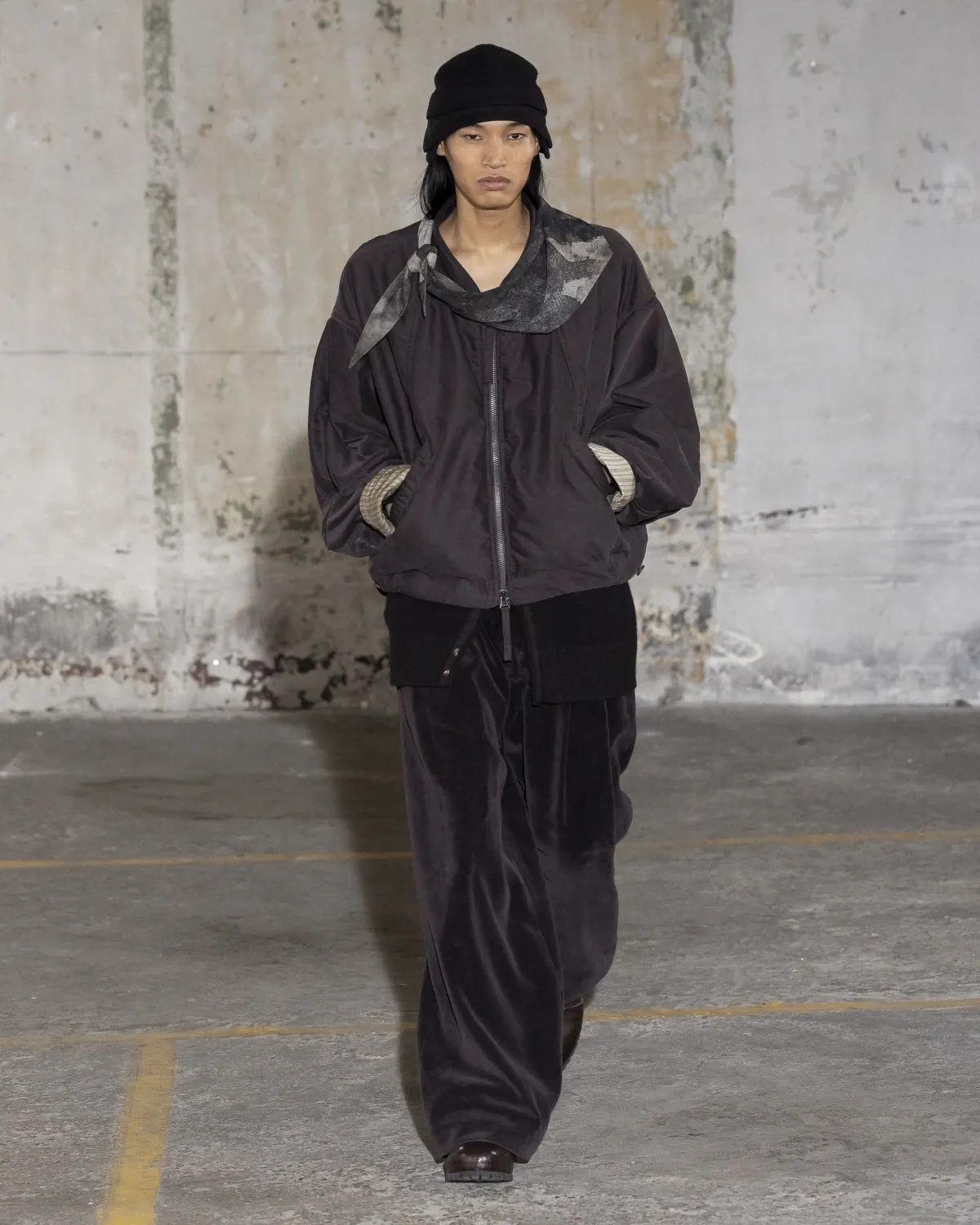 La collection automne 2025 de ZIGGY CHEN alterne réflexion tranquille et fluidité urbaine