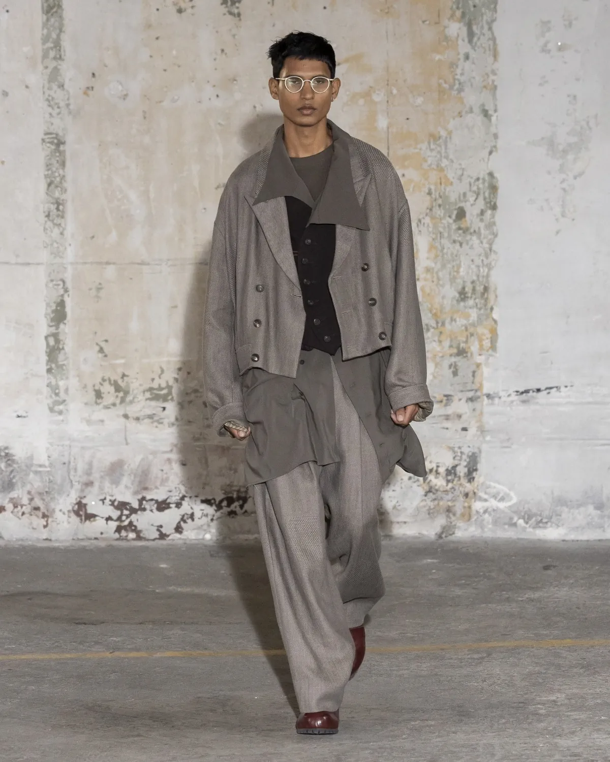 La collection automne 2025 de ZIGGY CHEN alterne réflexion tranquille et fluidité urbaine