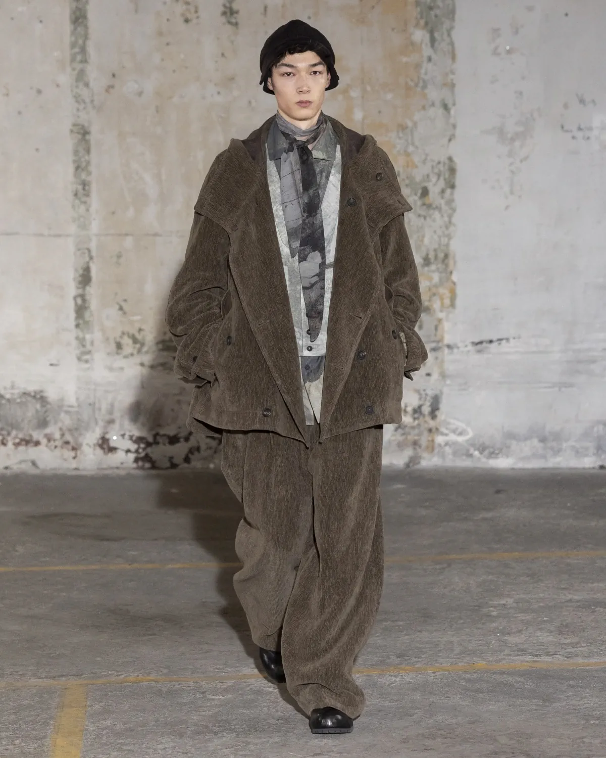 La collection automne 2025 de ZIGGY CHEN alterne réflexion tranquille et fluidité urbaine