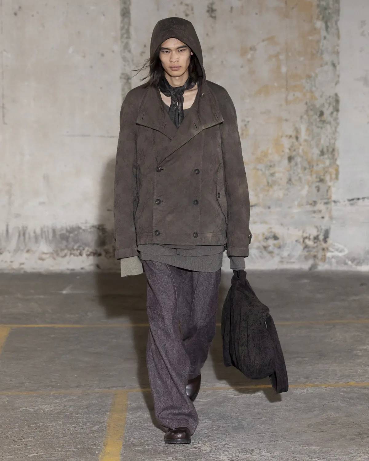 La collection automne 2025 de ZIGGY CHEN alterne réflexion tranquille et fluidité urbaine