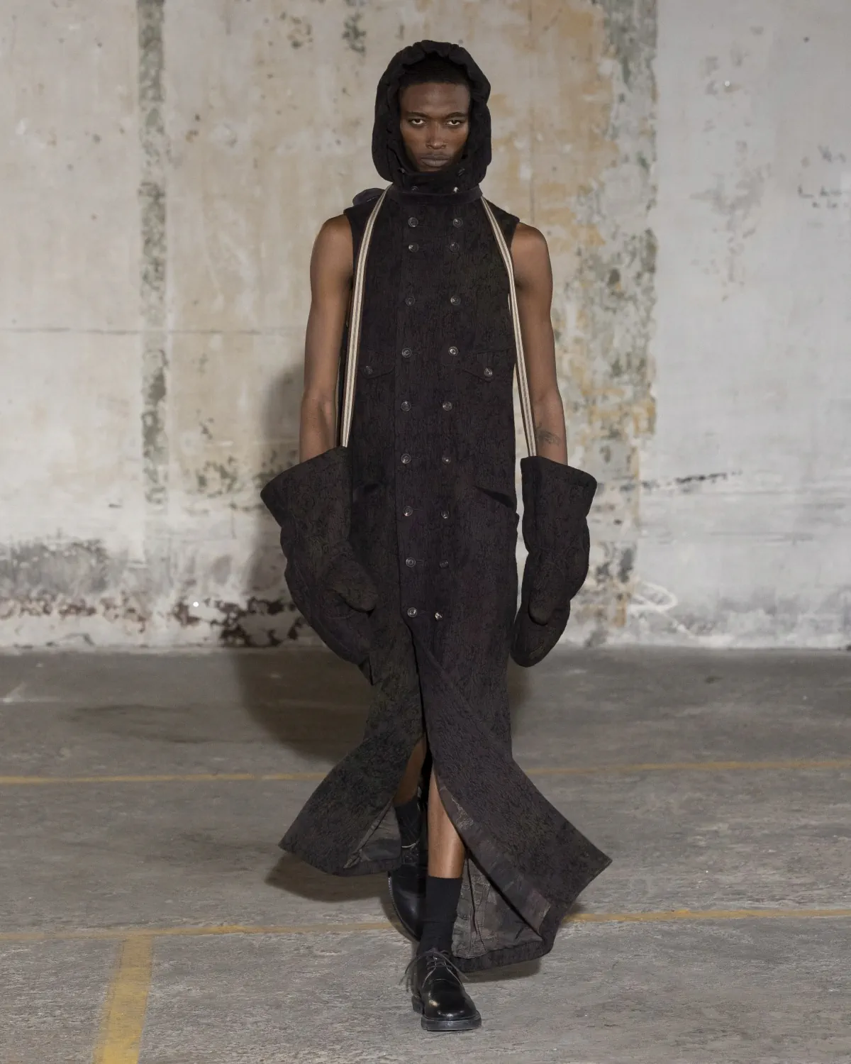 La collection automne 2025 de ZIGGY CHEN alterne réflexion tranquille et fluidité urbaine