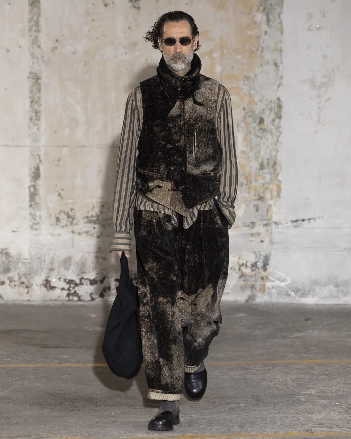 La collection automne 2025 de ZIGGY CHEN alterne réflexion tranquille et fluidité urbaine