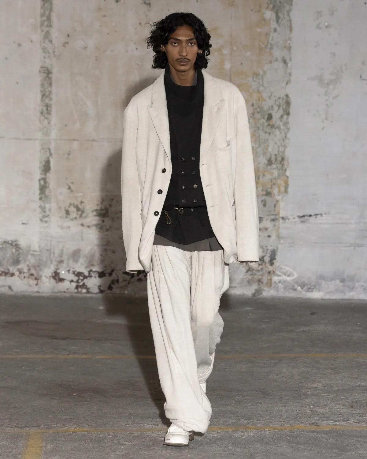 La collection automne 2025 de ZIGGY CHEN alterne réflexion tranquille et fluidité urbaine