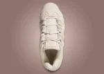 La Crazy 8 Low « Newport Beach » d'adidas rend hommage à la Californie du Sud avec des teintes sablonneuses