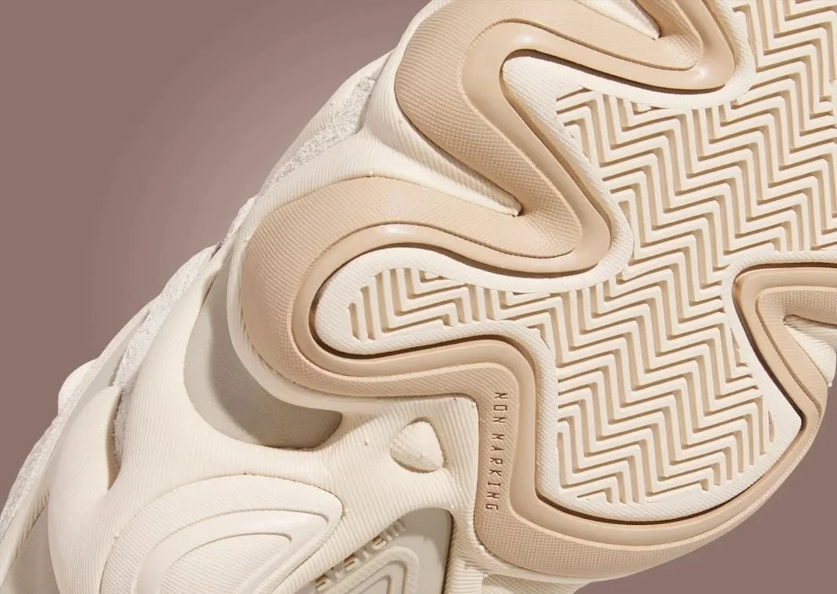 La Crazy 8 Low « Newport Beach » d'adidas rend hommage à la Californie du Sud avec des teintes sablonneuses