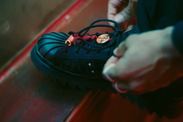 La CLOT LNY Superstar d'adidas Originals et Edison Chen célèbre le Nouvel An lunaire 2025 avec un style audacieux