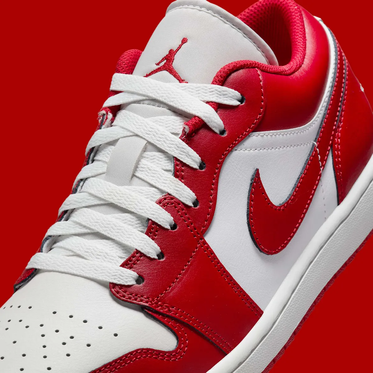 La Air Jordan 1 Low « Gym Red » revient avec une touche de modernité