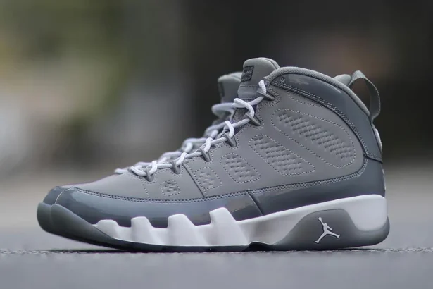 La Air Jordan 9 « Cool Grey » fait un retour tant attendu