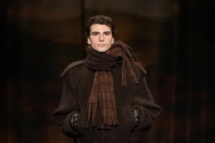 La collection Automne 2025 de Burberry célèbre l'art des vêtements d'extérieur
