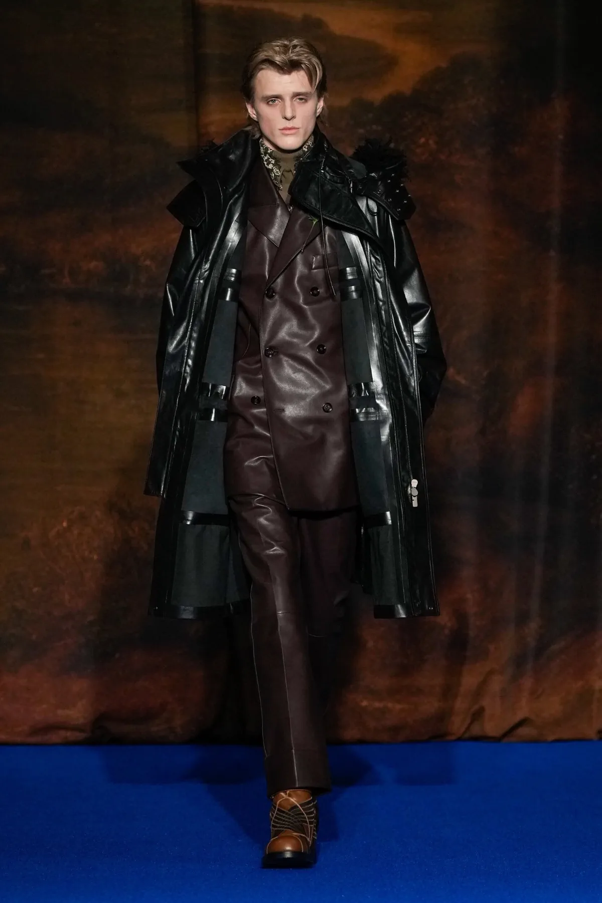 La collection Automne 2025 de Burberry célèbre l'art des vêtements d'extérieur