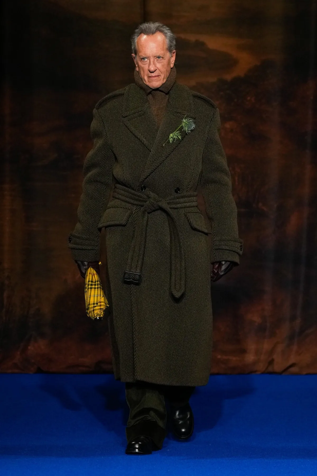 La collection Automne 2025 de Burberry célèbre l'art des vêtements d'extérieur