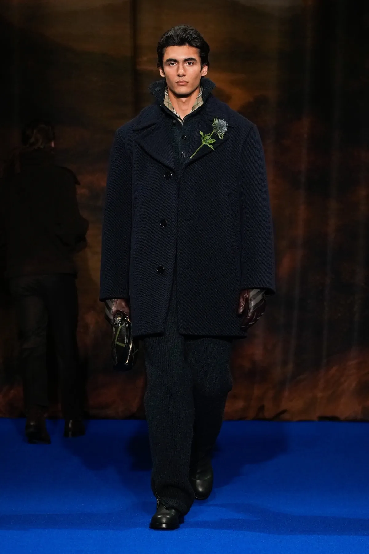 La collection Automne 2025 de Burberry célèbre l'art des vêtements d'extérieur