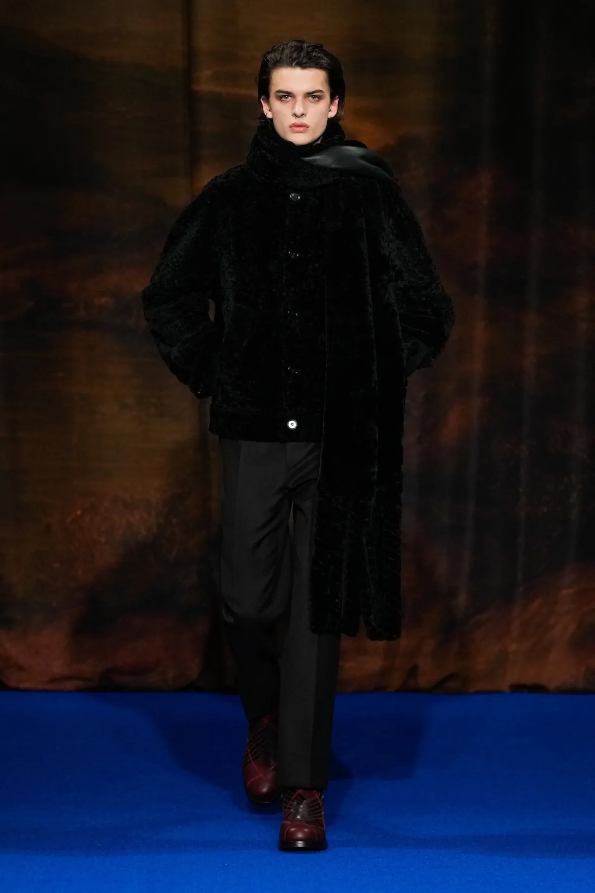 La collection Automne 2025 de Burberry célèbre l'art des vêtements d'extérieur