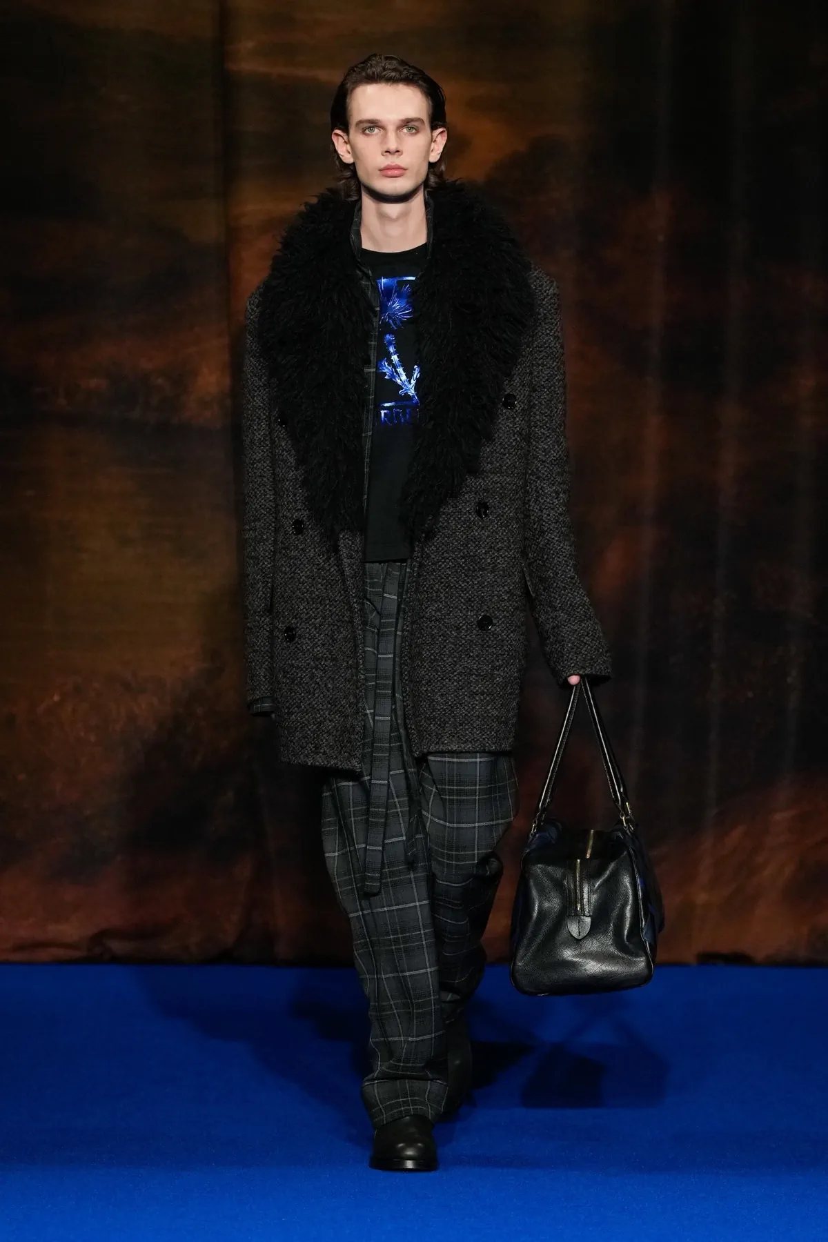 La collection Automne 2025 de Burberry célèbre l'art des vêtements d'extérieur