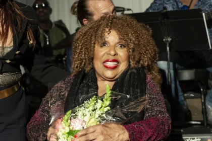 Roberta Flack, la légendaire chanteuse et pianiste lauréate de plusieurs Grammy Awards, est décédée à l'âge de 88 ans