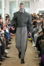 Denzilpatrick Fall Winter 2025 London Fashion Week 1 Denzilpatrick crée des armures pour le guerrier d'aujourd'hui avec des tissus hérités du passé pour l'automne 2025
