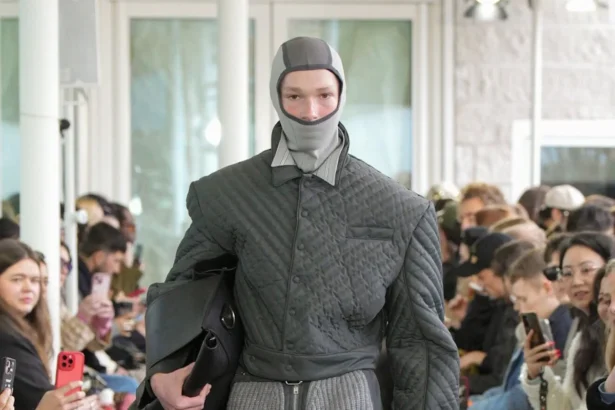 Denzilpatrick crée des armures pour le guerrier d'aujourd'hui avec des tissus hérités du passé pour l'automne 2025