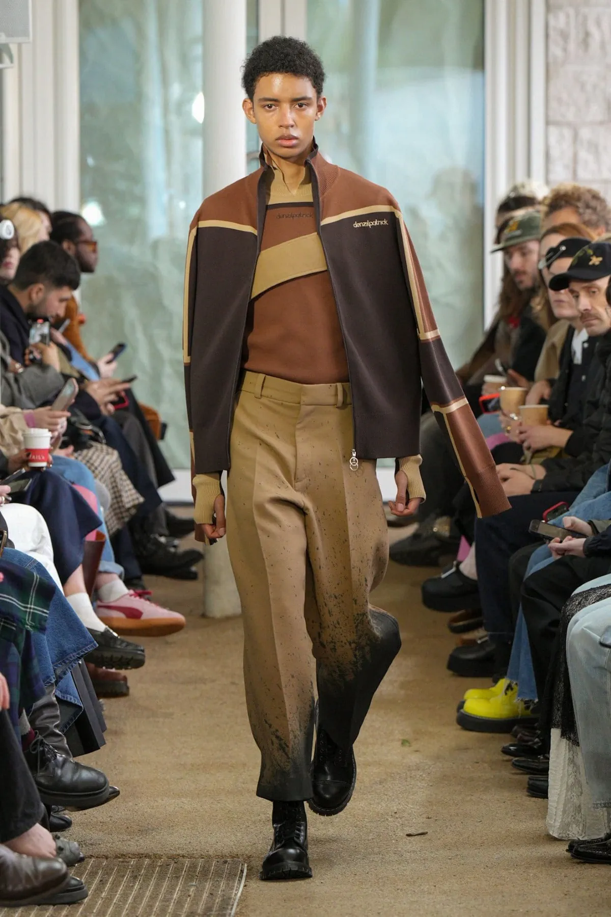 Denzilpatrick crée des armures pour le guerrier d'aujourd'hui avec des tissus hérités du passé pour l'automne 2025