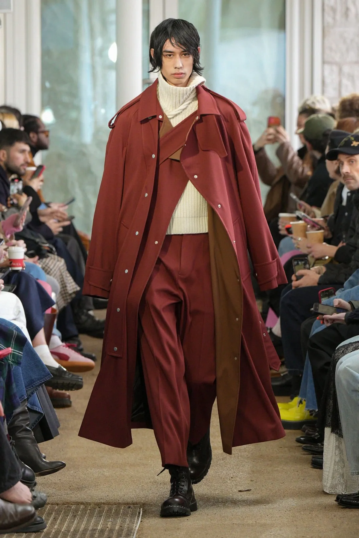 Denzilpatrick crée des armures pour le guerrier d'aujourd'hui avec des tissus hérités du passé pour l'automne 2025