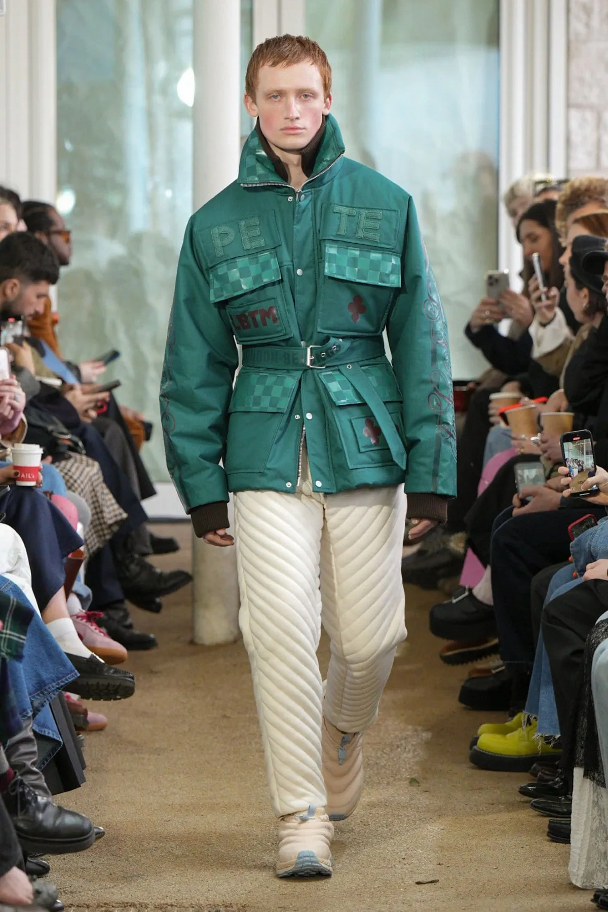 Denzilpatrick crée des armures pour le guerrier d'aujourd'hui avec des tissus hérités du passé pour l'automne 2025